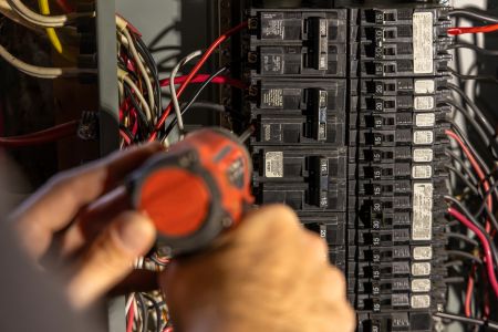Common Electrical Issues Homeowners Face During Summer